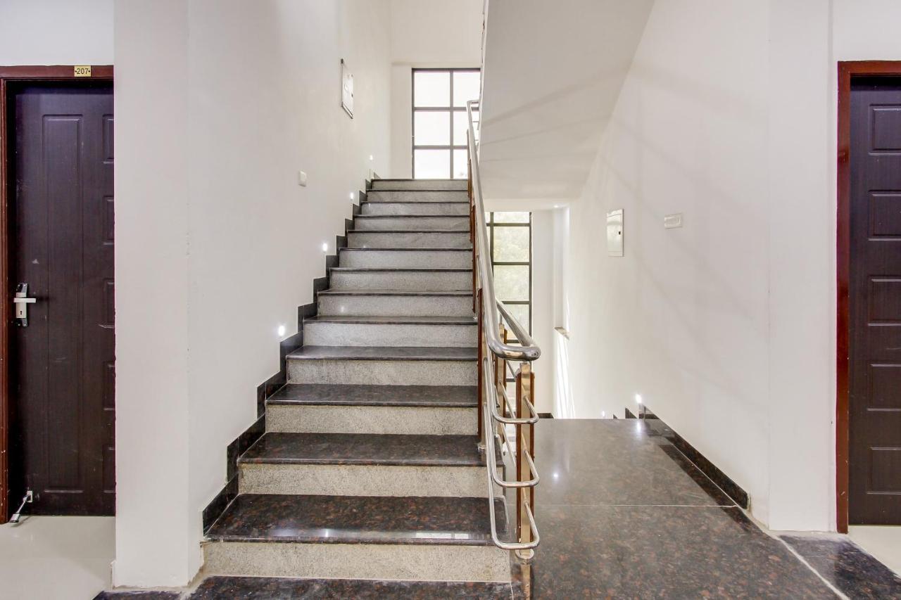 Отель Oyo 69625 Mayuraa Residency Кумбаконам Экстерьер фото
