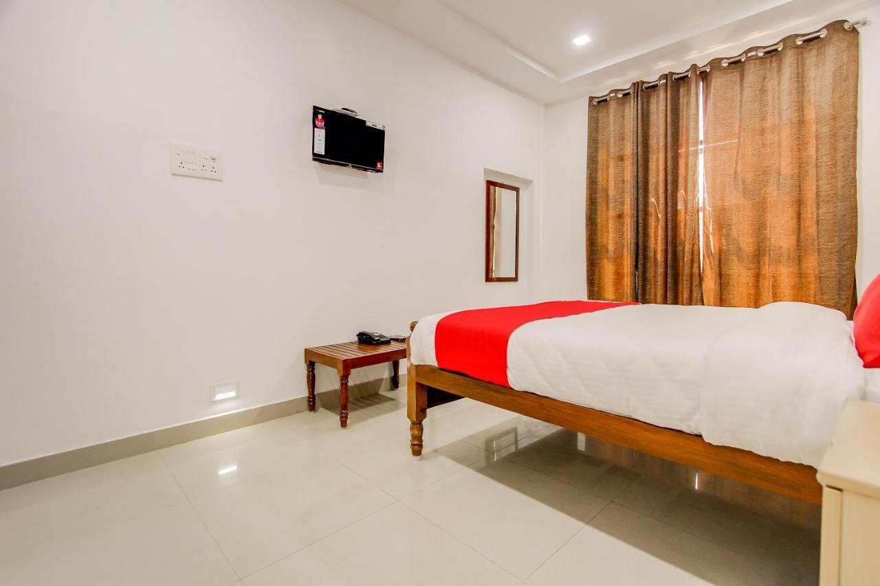 Отель Oyo 69625 Mayuraa Residency Кумбаконам Экстерьер фото